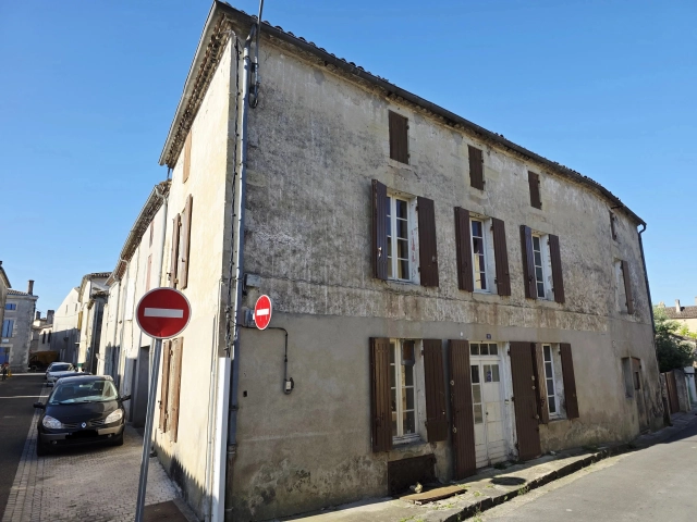 3 Bedroom(s) - 1 Bathroom(s) - 95m² land for sale in Gironde, Aquitaine, France - FrenchPropertyPortal.com Monségur, Village House with 3 Bedrooms and Excellent Potential for sale for 71,500€ in Gironde, Aquitaine