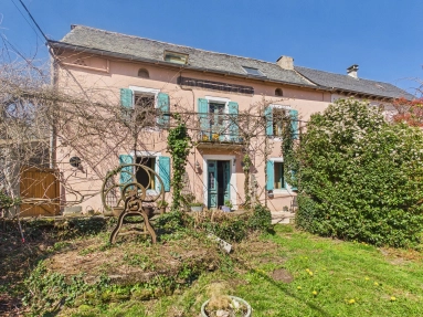 Tarn/Averyon border 4 bedroom house with pool for sale for 230,000&euro; in Tarn, Midi-Pyrénées