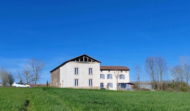 Renovated farmhouse near to lake and Monestiés with nearly an acre of land for sale for 498,750&euro; in Tarn, Midi-Pyrénées