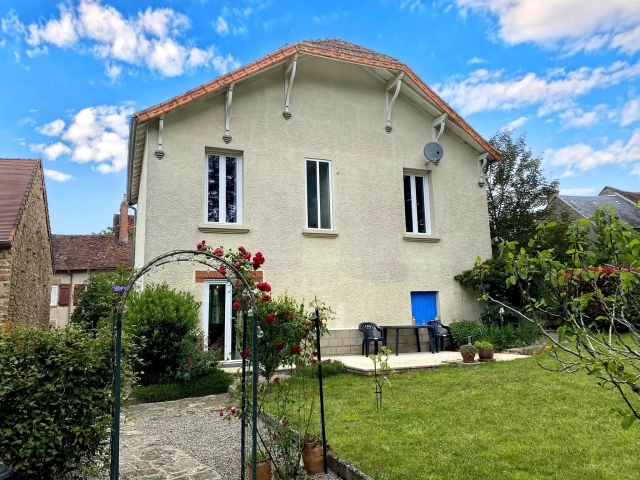 2 Bedroom(s) - 1 Bathroom(s) - 438m² land for sale in Haute-Vienne, Limousin, France - FrenchPropertyPortal.com Charming Town House with Garden in Arnac-la-Poste for sale for 104,500€ in Haute-Vienne, Limousin
