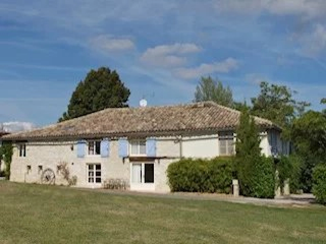 Enchanting barn conversion offering two independent 4-bed houses, an exceptional pool and income potential for sale for 655,000&euro; in Tarn, Midi-Pyrénées