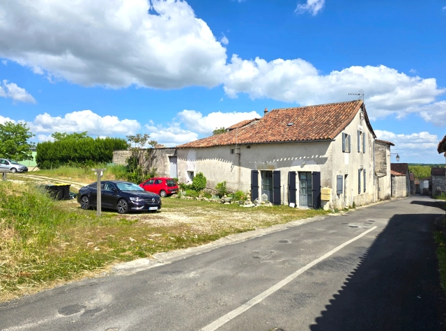 Two-unit Rental Property in Verteuil-sur-Charente for sale for 145,000&euro; in Charente, Poitou-Charentes