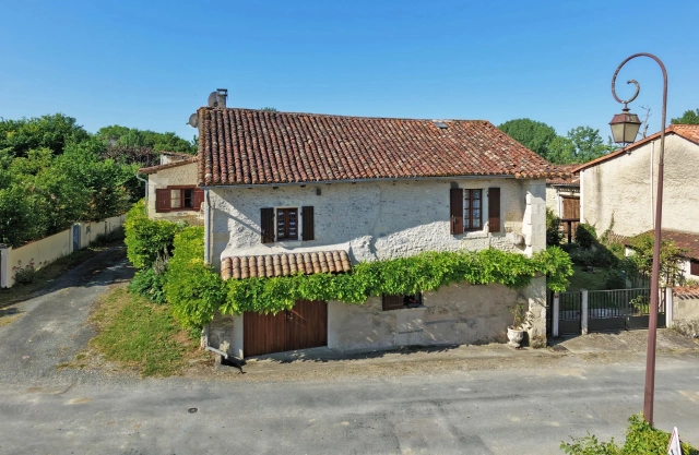 Surprisingly spacious stone property near Aubeterre sur Dronne! for sale for 150,000&euro; in Dordogne, Aquitaine