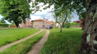 Charming stone house located near the historic villages of Nanteuil-en-Vallée and Verteuil-sur-Charente for sale for 162,000&euro; in Charente, Poitou-Charentes