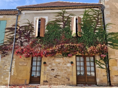 4 Bedroom(s) - 4 Bathroom(s) - 156m² land for sale in Dordogne, Aquitaine, France - FrenchPropertyPortal.com Medieval stone-built village house with private courtyard for sale for 328,600€ in Dordogne, Aquitaine