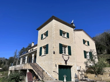 Bold and bright, commanding a dominant position with expansive views for sale for 443,617&euro; in Dordogne, Aquitaine
