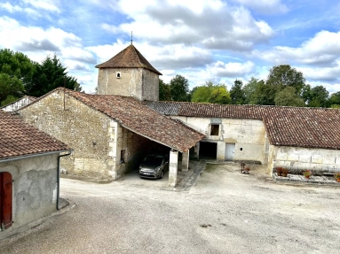 6 Bedroom(s) - 4 Bathroom(s) - 7,000m² land for sale in Charente, Poitou-Charentes, France - FrenchPropertyPortal.com Stone farm with internal courtyard dating from 16th century for sale for 354,900€ in Charente, Poitou-Charentes