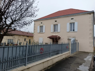 6 Bedroom(s) - 2 Bathroom(s) - 566m² land for sale in Dordogne, Aquitaine, France - FrenchPropertyPortal.com Town house and independent studio for sale for 236,560€ in Dordogne, Aquitaine