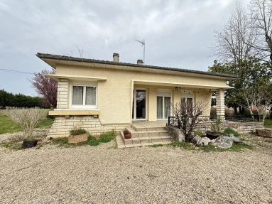 Three-bedroom house close to amenities for sale for 199,800&euro; in Gironde, Aquitaine
