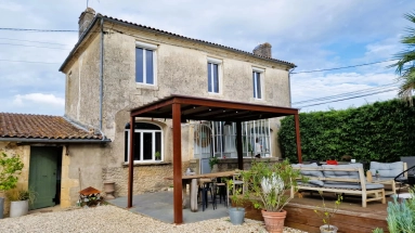 Old Vineyard House and Outbuildings for sale for 521,300&euro; in Gironde, Aquitaine