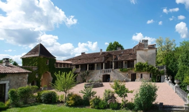 Splendid 17c gentilhommiere, situated close to Brantome for sale for 1,350,000&euro; in Dordogne, Aquitaine