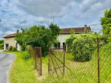 2 Bedroom(s) - 1 Bathroom(s) - 775m² land for sale in Charente, Poitou-Charentes, France - FrenchPropertyPortal.com Renovation project in lovely setting for sale for 88,000€ in Charente, Poitou-Charentes