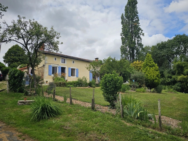 Cottage Retreat with Pool, Woodland and Peaceful Hamlet Setting for sale for 246,100&euro; in Charente, Poitou-Charentes