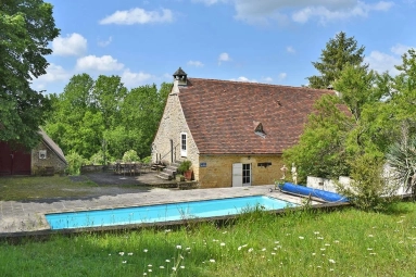 Pretty Stone house with 4 bedrooms, swimming pool and gardens for sale for 371,000&euro; in Dordogne, Aquitaine