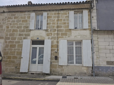 Charming Stone Village House with Courtyard and views to the river for sale for 158,050&euro; in Lot-et-Garonne, Aquitaine