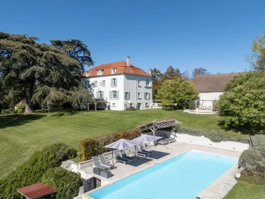 A Classic French Manor and Gîtes Overlooking the Dordogne for sale for 1,495,000&euro; in Dordogne, Aquitaine