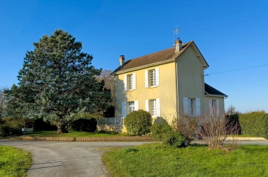 Charming 3-bed detached house with garage and views for sale for 156,600&euro; in Dordogne, Aquitaine