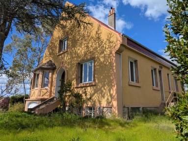 Townhouse Charm in Saint-Benoît-du-Sault, France for sale for 132,500&euro; in Indre, Centre