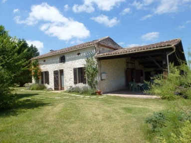 4 Bedroom(s) - 2 Bathroom(s) - 78,968m² land for sale in Lot-et-Garonne, Aquitaine, France - FrenchPropertyPortal.com 4 bed equestrian property with pool and countryside views for sale for 508,800€ in Lot-et-Garonne, Aquitaine