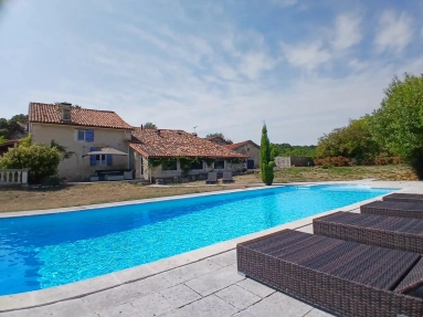 Spacious residence with guest annex for sale for 430,000&euro; in Dordogne, Aquitaine