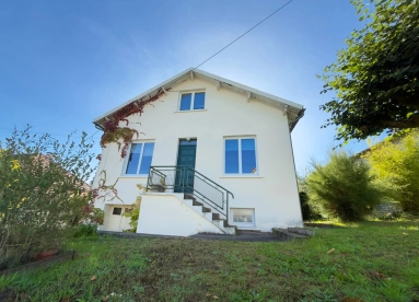 3 beds, 3 bath house with lovely swimming pool- edge of village location for sale for 205,000&euro; in Dordogne, Aquitaine