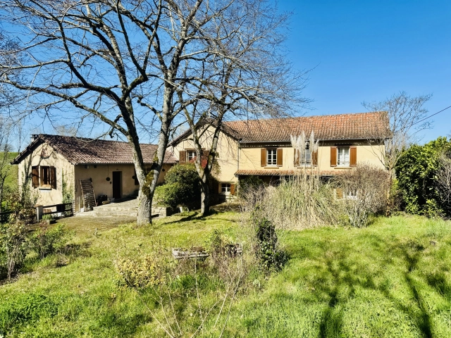 Charming Tarn Stone Property with Gîte, Pool and Stable for sale for 525,000&euro; in Tarn, Midi-Pyrénées