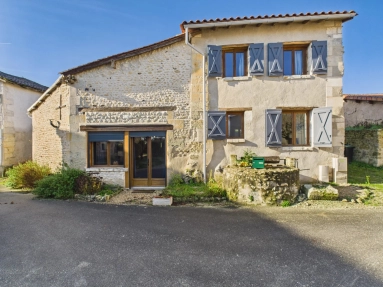 3 Bedroom(s) - 1 Bathroom(s) - 283m² land for sale in Charente, Poitou-Charentes, France - FrenchPropertyPortal.com Perfect pied-à-terre for sale for 138,975€ in Charente, Poitou-Charentes