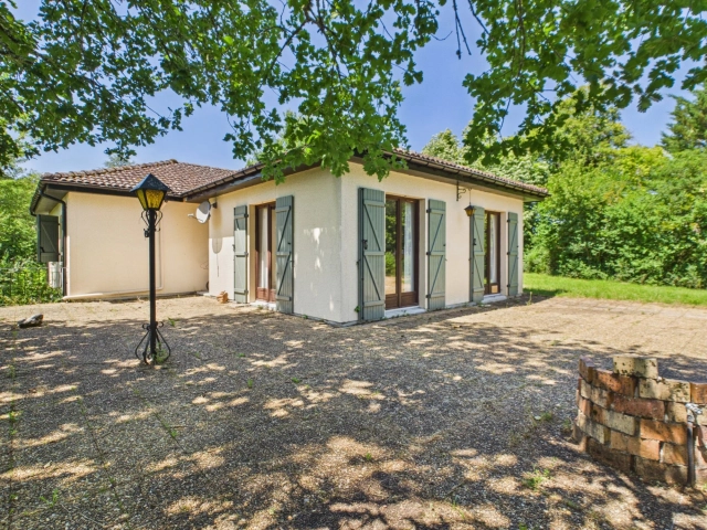 3 Bedroom(s) - 1 Bathroom(s) - 5,460m² land for sale in Dordogne, Aquitaine, France - FrenchPropertyPortal.com Charming 3-Bedroom Home with Pool and Single-Level Living in Siorac-en-Périgord for sale for 246,000€ in Dordogne, Aquitaine