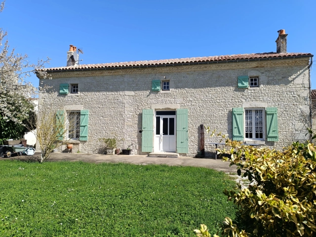 5 Bedroom(s) - 2 Bathroom(s) - 1,953m² land for sale in Charente-Maritime, Poitou-Charentes, France - FrenchPropertyPortal.com Pretty stone village house with annexe for sale for 256,800€ in Charente-Maritime, Poitou-Charentes