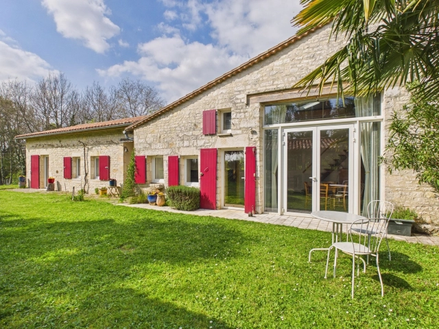 3 Bedroom(s) - 2 Bathroom(s) - 5,376m² land for sale in Charente, Poitou-Charentes, France - FrenchPropertyPortal.com Beautifully renovated house with lots of natural light, close to Mansle for sale for 214,000€ in Charente, Poitou-Charentes