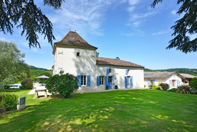 Elegant Estate with guest Houses, pools and event potential for sale for 1,271,300&euro; in Lot-et-Garonne, Aquitaine