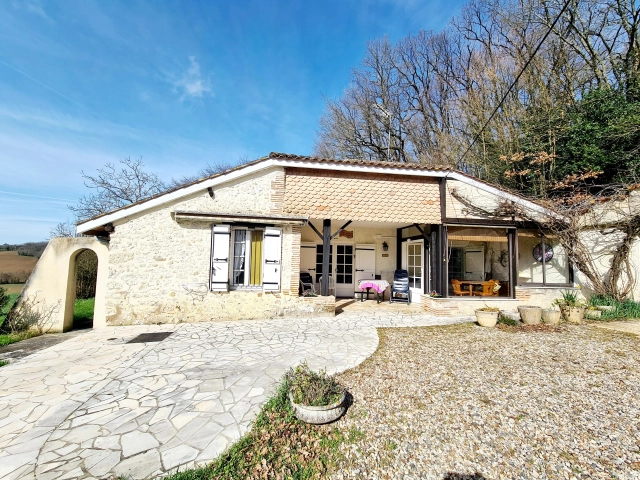 3 Bedroom(s) - 1 Bathroom(s) - 5,922m² land for sale in Lot-et-Garonne, Aquitaine, France - FrenchPropertyPortal.com Beautiful single-level 3-bed home with pool and panoramic views for sale for 235,320€ in Lot-et-Garonne, Aquitaine