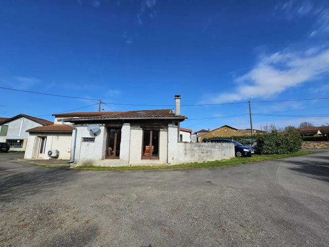 3 Bedroom(s) - 3 Bathroom(s) - 888m² land for sale in Charente, Poitou-Charentes, France - FrenchPropertyPortal.com Perfect Lock Up and Leave Cottage for sale for 71,500€ in Charente, Poitou-Charentes