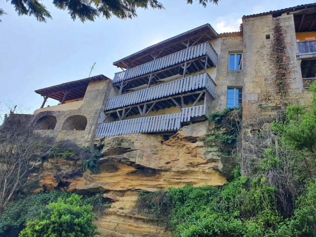 Rare historic 2 bed property for sale for 191,500&euro; in Gironde, Aquitaine