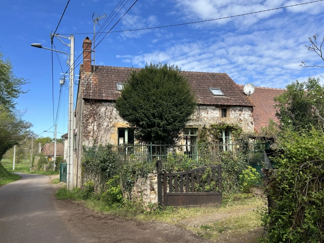 Charming fermette cottage with pool for sale for 210,000&euro; in Indre, Centre