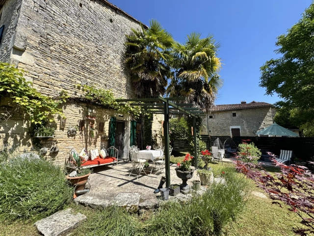 Charming Village House for sale for 174,960&euro; in Charente, Poitou-Charentes