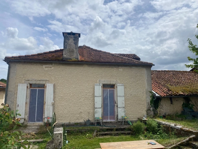 Village house walkable to restaurant and bakery for sale for 125,350&euro; in Charente, Poitou-Charentes
