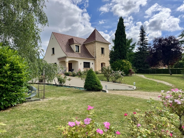 3 Bedroom(s) - 2 Bathroom(s) - 3,410m² land for sale in Dordogne, Aquitaine, France - FrenchPropertyPortal.com Beautiful Perigord-style home with open views, large garden and high-quality features! for sale for 424,000€ in Dordogne, Aquitaine