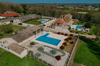 Unique manor house dating back to the 18th Century with guest annexe and 2 gites for sale for 1,588,000&euro; in Dordogne, Aquitaine