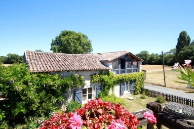 6 Bedroom(s) - 4 Bathroom(s) - 2,580m² land for sale in Dordogne, Aquitaine, France - FrenchPropertyPortal.com Turnkey property with gites on the outskirts of Eymet for sale for 477,000€ in Dordogne, Aquitaine