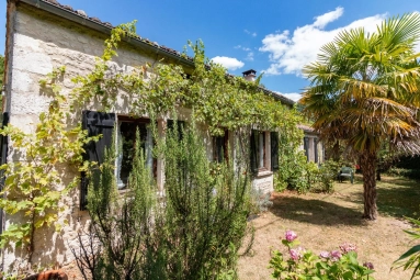 Charming house with swimming pool with rural views for sale for 162,000&euro; in Charente, Poitou-Charentes