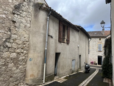 House to renovate in the centre of one of the most beautiful villages in France for sale for 39,000€ in Lot-et-Garonne, Aquitaine