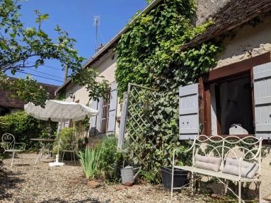 Delightful 2 bedroom character cottage in the Indre for sale for 90,200€ in Indre, Centre