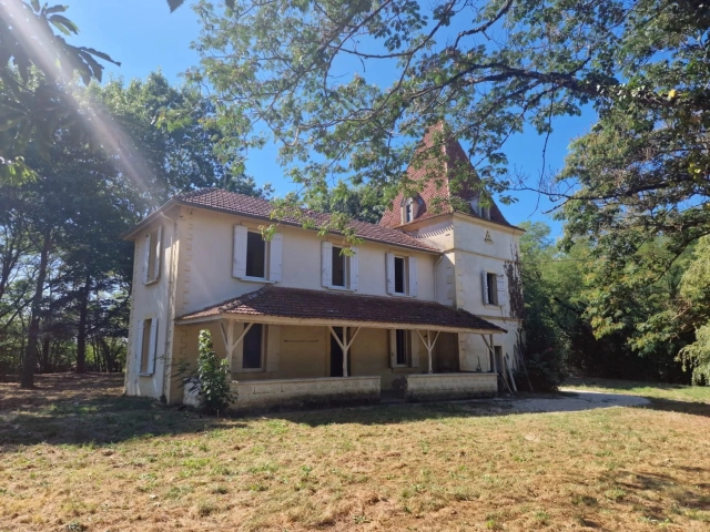 2 Bedroom(s) - 1 Bathroom(s) - 74,175m² land for sale in Lot-et-Garonne, Aquitaine, France - FrenchPropertyPortal.com 2 bedroom house with attached pigeonnier and large separate barn for sale for 339,200€ in Lot-et-Garonne, Aquitaine