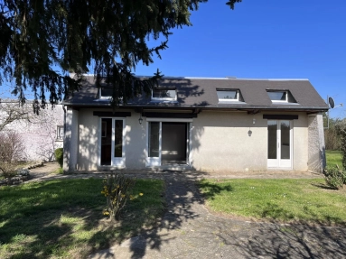 Bungalow with large garden on edge of village with bar and baker for sale for 128,400€ in Indre, Centre