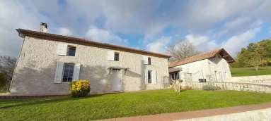 Superb farmhouse ideally located for sale for 405,000€ in Lot-et-Garonne, Aquitaine
