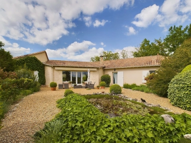 4 Bedroom(s) - 3 Bathroom(s) - 13,000m² land for sale in Dordogne, Aquitaine, France - FrenchPropertyPortal.com Exceptional single-floor luxury property with prestigious golf club on doorstep for sale for 789,500€ in Dordogne, Aquitaine