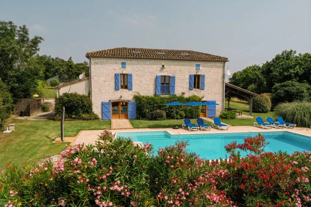 6 Bedroom(s) - 5 Bathroom(s) - 7,762m² land for sale in Lot-et-Garonne, Aquitaine, France - FrenchPropertyPortal.com Lovely stone property with two houses, pool and tennis court for sale for 495,000€ in Lot-et-Garonne, Aquitaine