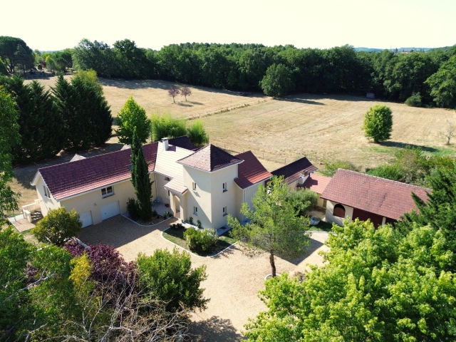 5 Bedroom(s) - 3 Bathroom(s) - 12,610m² land for sale in Dordogne, Aquitaine, France - FrenchPropertyPortal.com Recently-built 5-7 bedroom house with guest annexe, barn and pasture for sale for 495,000€ in Dordogne, Aquitaine