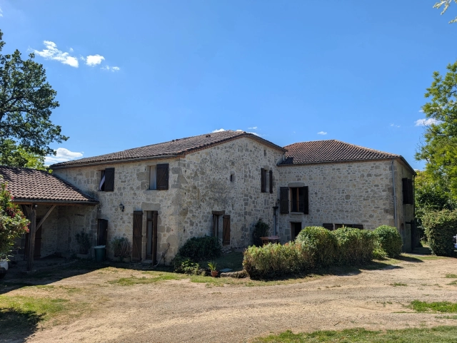 10 Bedroom(s) - 6 Bathroom(s) - 86,874m² land for sale in Lot-et-Garonne, Aquitaine, France - FrenchPropertyPortal.com Stone property with gites and a swimming pool for sale for 486,540€ in Lot-et-Garonne, Aquitaine